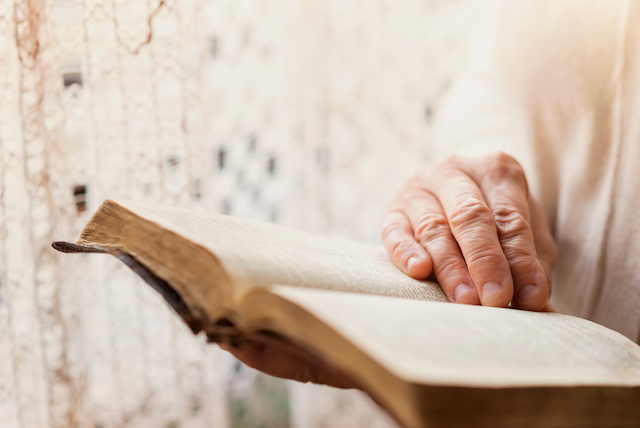 article woman with bible P8F8RKM 1